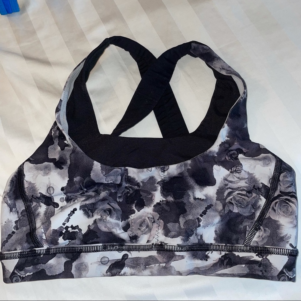 Lululemon sports bra